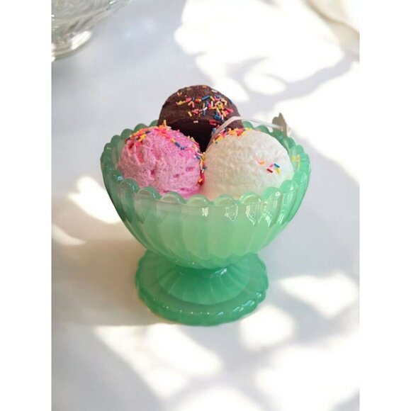 New Retro Diner Scoops Of Ice Cream In Glass Frosted Bowl Candle Birthday Gift - Picture 2 of 2